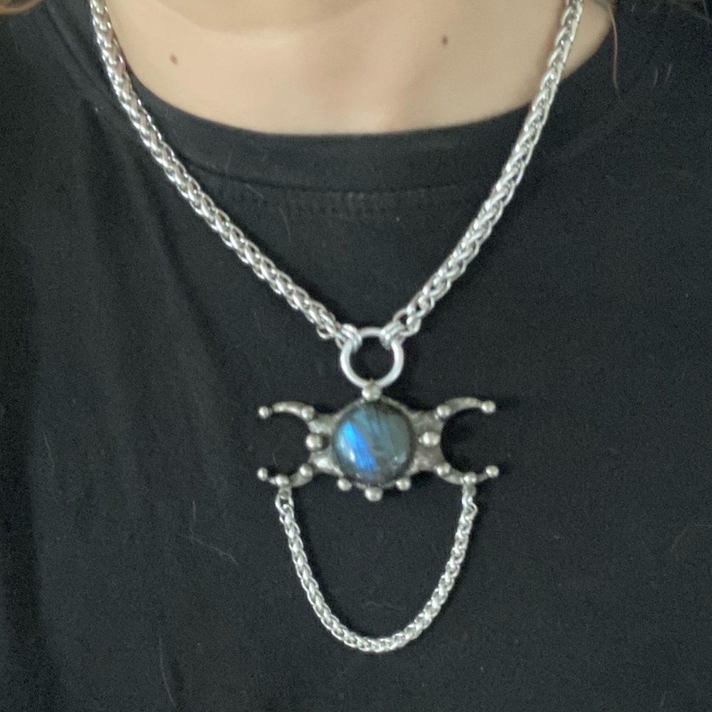 Dark blue iridescent labradorite stone triple moon charm boho goth necklace - Picture 7 of 12